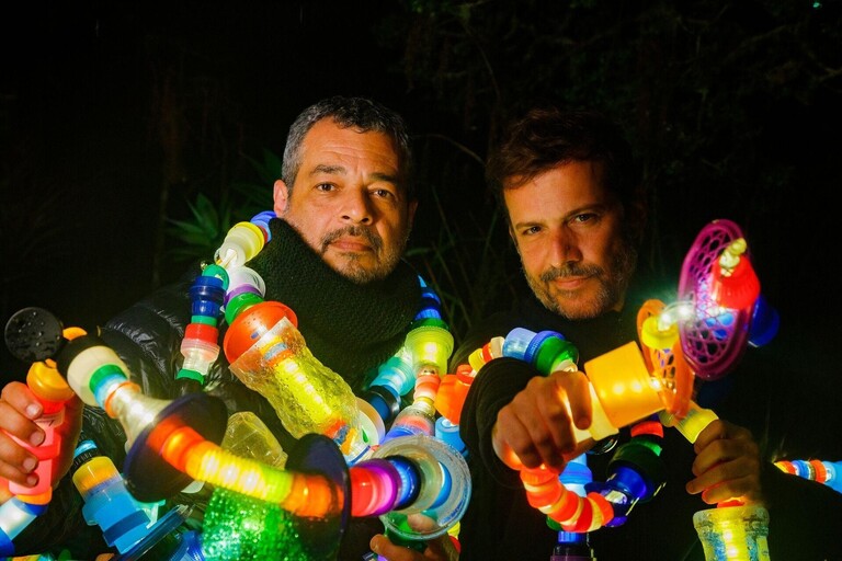 “Reflexos”: exposição inédita no Rio conecta energia, arte e sustentabilidade ao transformar toneladas de resíduos em instalações interativas