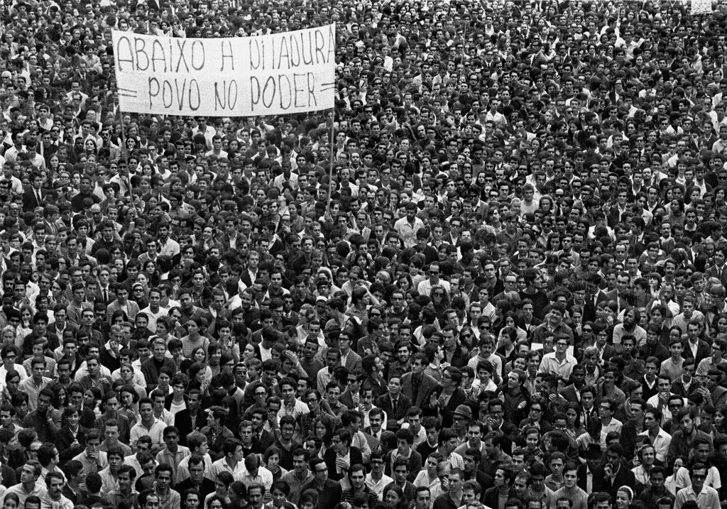 1964: O início dos governos militares | Compra da empresas do grupo Amforp