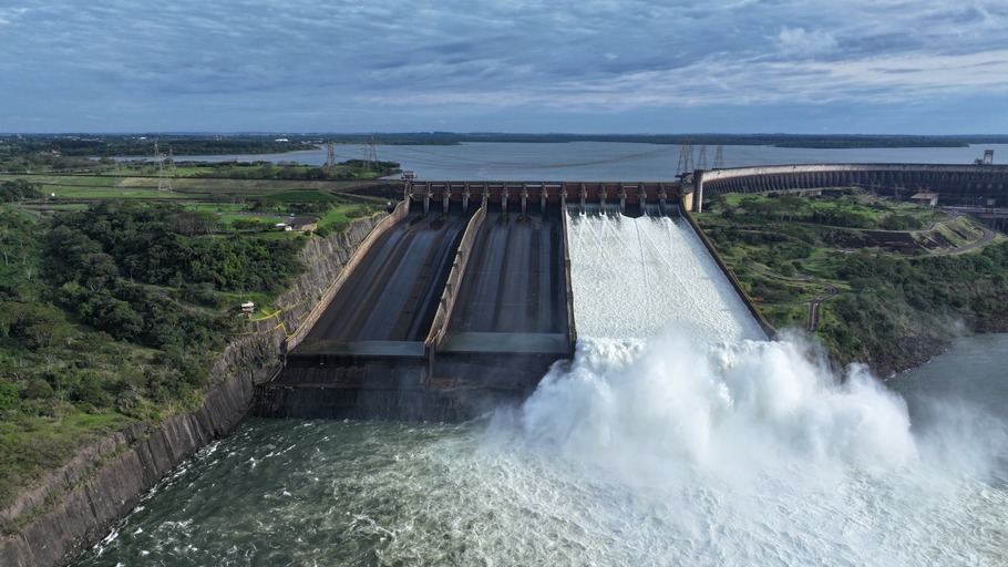 Itaipu abre vertedouro pela terceira vez em 2026