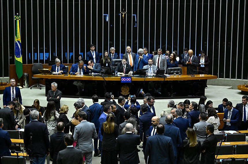 2025: Junho: Congresso Derruba Partes do Veto Presidencial à Lei das Eólicas