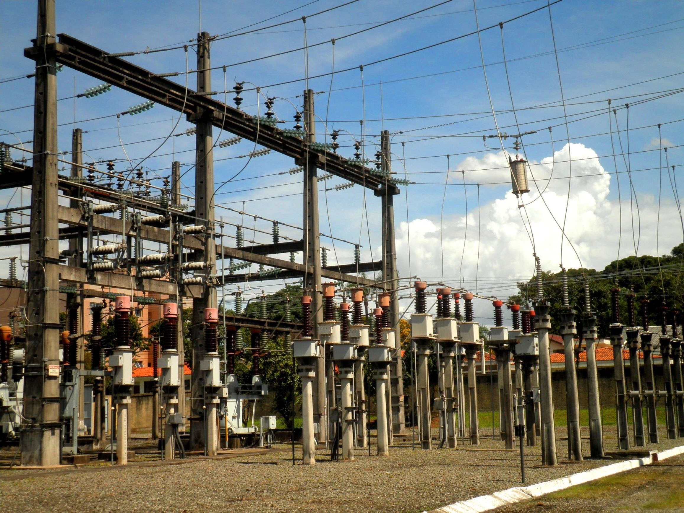 2025: Outubro: Incêndio em subestação no Paraná provoca blecaute